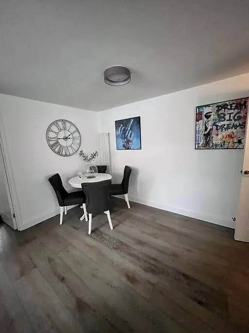 Luxury Ground Floor Maisonette Hounslow