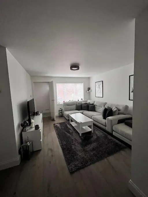 Luxury Ground Floor Maisonette Hounslow Apartament
